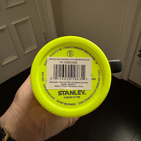 NEON YELLOW 40oz STANLEY - Picture 2 of 3